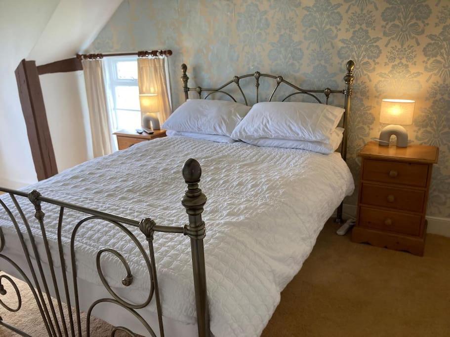 Bryntirion Farmhouse Rooms Llanfair Caereinion Exterior foto