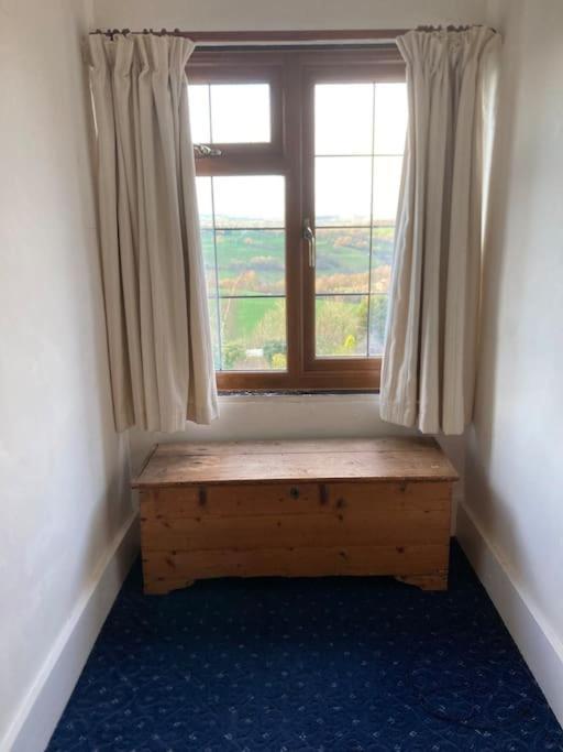 Bryntirion Farmhouse Rooms Llanfair Caereinion Exterior foto